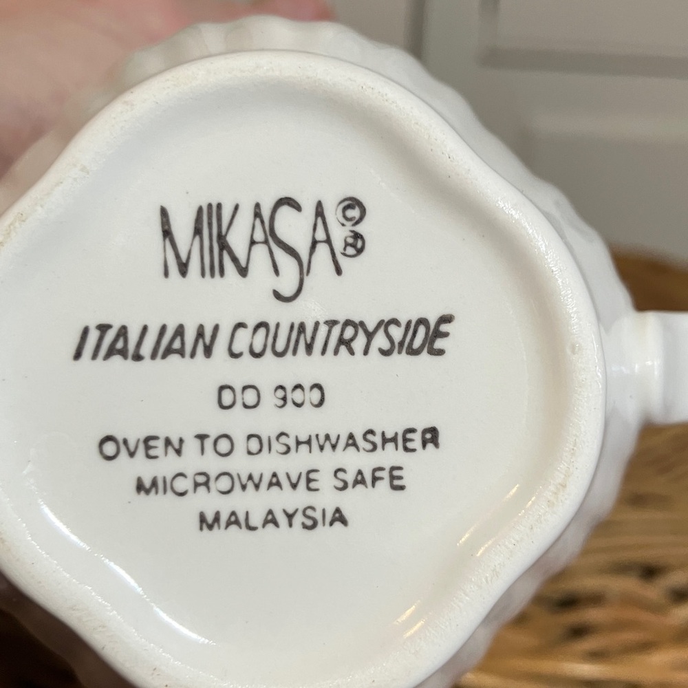Mikasa Italian Countryside creamer
EUC - Picture 2 of 6
